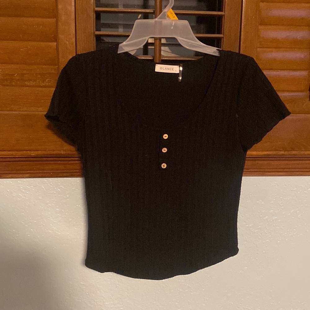 Black cropped tee!